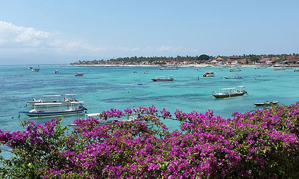 Nusa Lembongan is a small piece of paradise only 25 km away from Bali